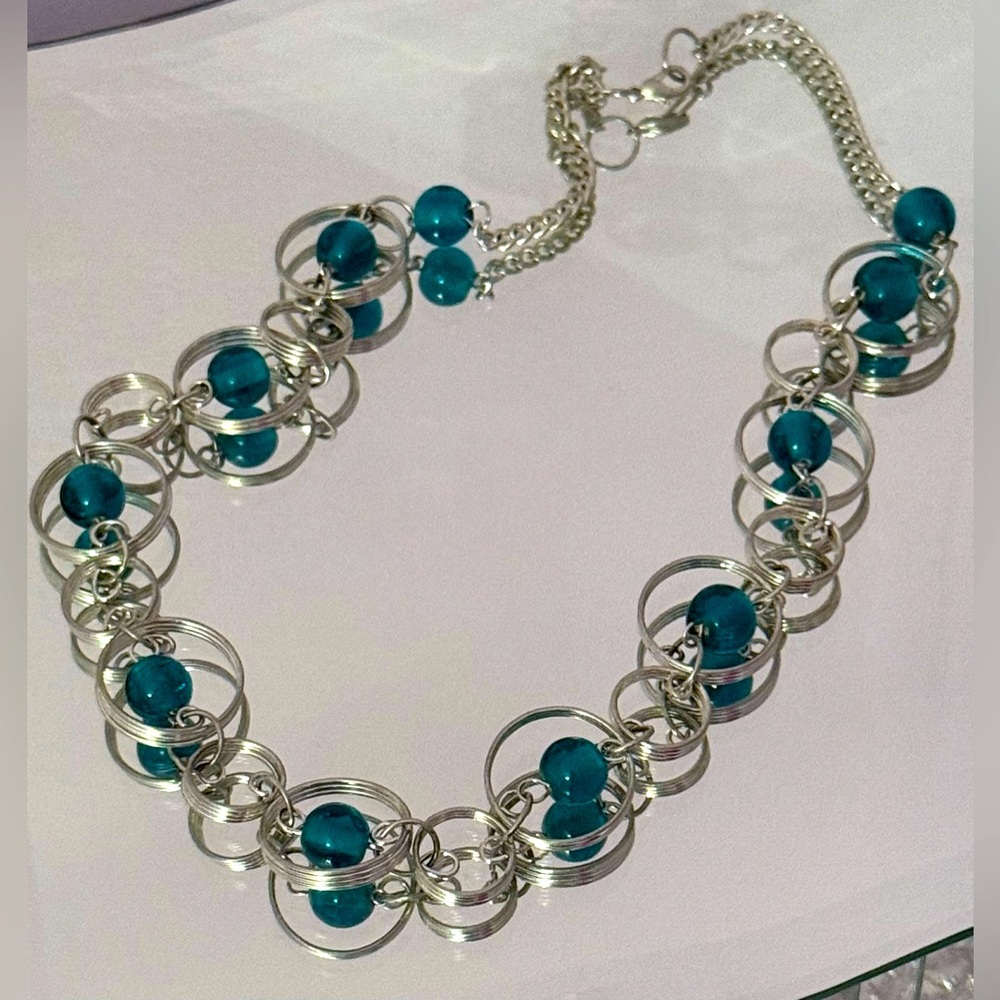 Silver and Green bead Circle Link Necklace 24”  ✨💎